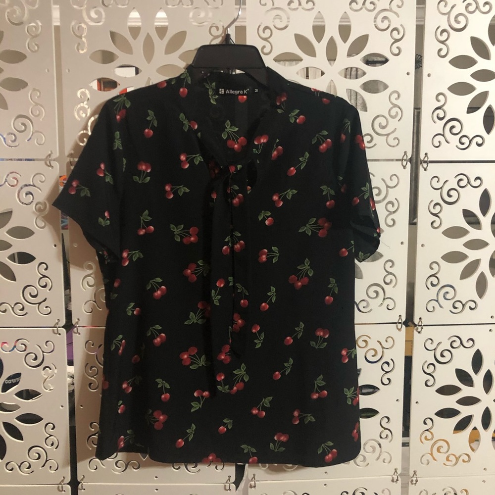 Medium top with cherries